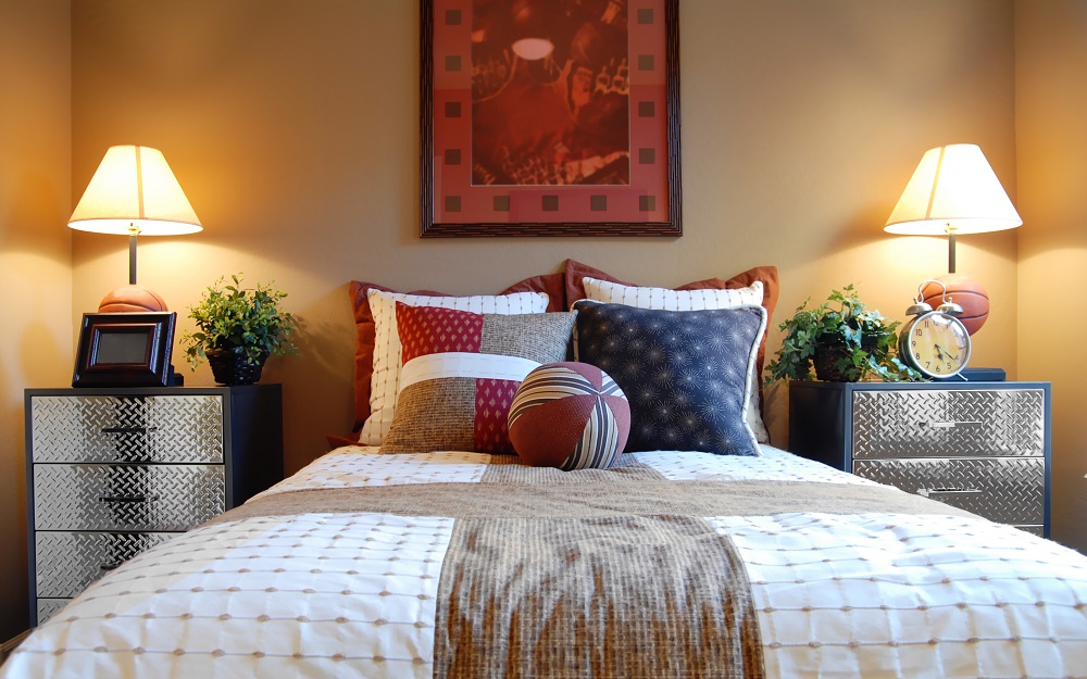 Easy Guest Bedroom Decorating Tips on a Budget | Interior Design Tips